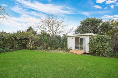 Photo of property in 9 Laingholm Drive, Laingholm, Auckland, 0604