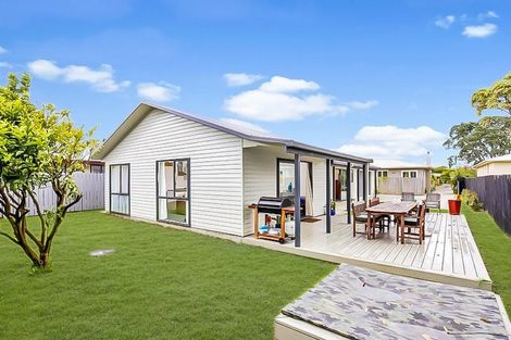 Photo of property in 13a Albert Road, Kelston, Auckland, 0602