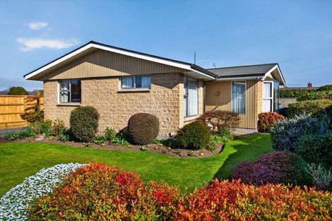 Photo of property in 73 Crofton Road, Harewood, Christchurch, 8051