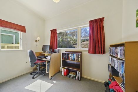 Photo of property in 56 Tio Tio Road, Miramar, Wellington, 6022