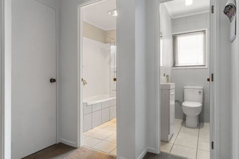 Photo of property in 1/37 Simon Ellice Drive, Bayview, Auckland, 0629