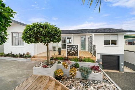 Photo of property in 16 Mcdonnell Street, Omokoroa, 3114