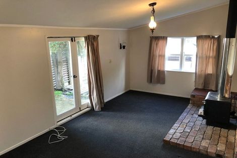 Photo of property in 11 Tupaki Place, Pakuranga Heights, Auckland, 2010