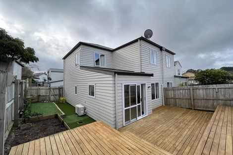 Photo of property in 11/30 John Jennings Drive, Oteha, Auckland, 0632