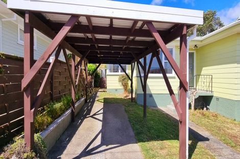 Photo of property in 4 Beverley Grove, Paparangi, Wellington, 6037