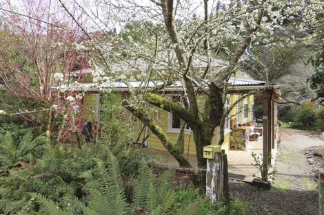 Photo of property in 25 Andersen Street, Blacks Point, Reefton, 7830