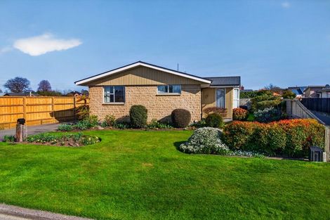 Photo of property in 73 Crofton Road, Harewood, Christchurch, 8051