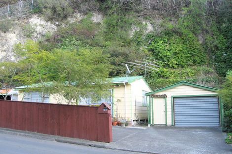 Photo of property in 120 Milton Road, Bluff Hill, Napier, 4110