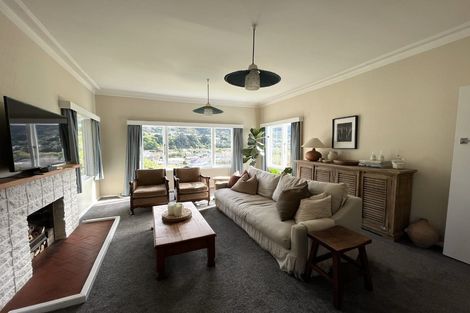 Photo of property in 18 Hinau Street, Tawa, Wellington, 5028