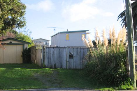 Photo of property in 4 Rauparaha Street, Waikanae Beach, Waikanae, 5036