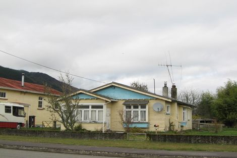 Photo of property in 12 Hampden Street, Murchison, 7007