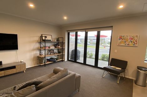 Photo of property in 1/7 Uku Lane, Hobsonville, Auckland, 0616