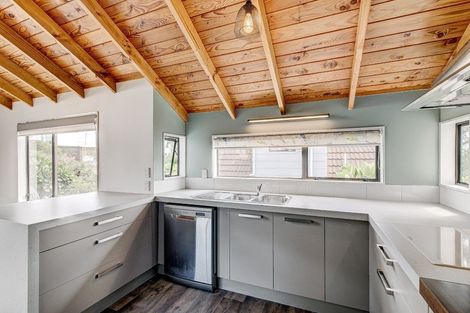 Photo of property in 2/13 Mana Esplanade, Paremata, Porirua, 5026