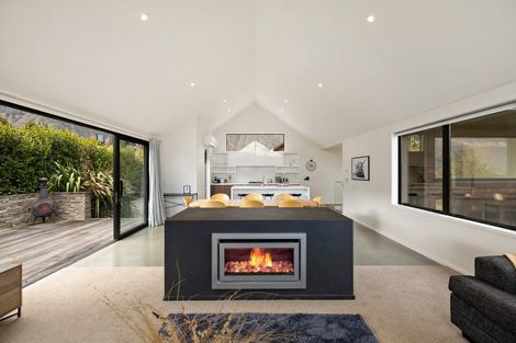 Photo of property in 35 Jacks Point Rise, Jacks Point, Queenstown, 9371