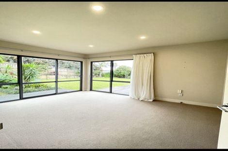 Photo of property in 10 Rangi Avenue, Schnapper Rock, Auckland, 0632
