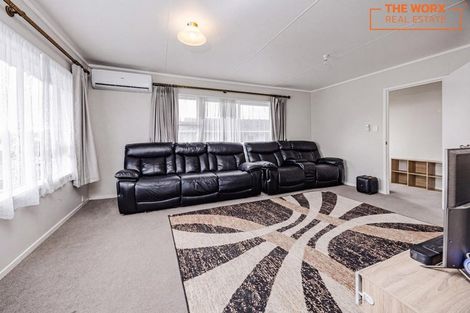 Photo of property in 16 Frobisher Way, Clendon Park, Auckland, 2103