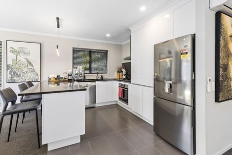 Photo of property in 14 Mooring Close, Whitby, Porirua, 5024