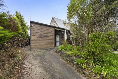 Photo of property in 20 Springdale Grove, Fitzherbert, Palmerston North, 4410