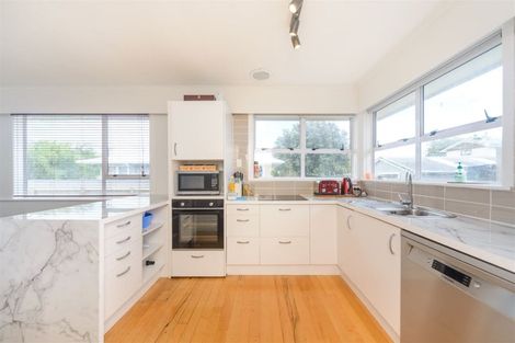 Photo of property in 5 Tararua Terrace, Cloverlea, Palmerston North, 4412