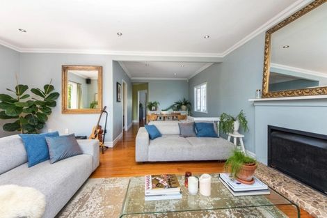 Photo of property in 21 Island Bay Road, Beach Haven, Auckland, 0626