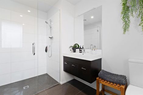 Photo of property in 11 Centre Crescent, Wanaka, 9305