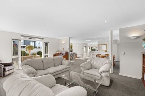 Photo of property in 76 Wai-iti Terrace, Bryndwr, Christchurch, 8052