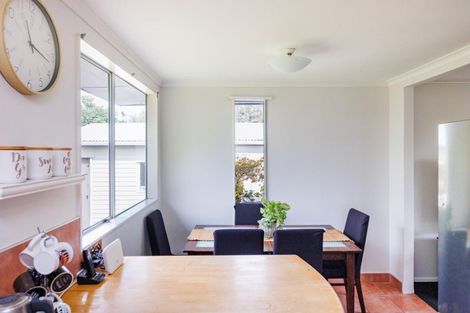 Photo of property in 24 Kowhai Street, Tokomaru, Palmerston North, 4474