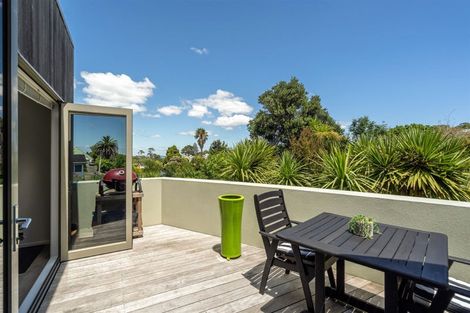 Photo of property in 2/25 Auld Street, Torbay, Auckland, 0630
