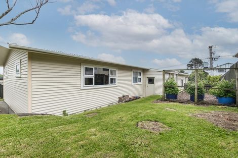 Photo of property in 13 Turville Crescent, Newlands, Wellington, 6037