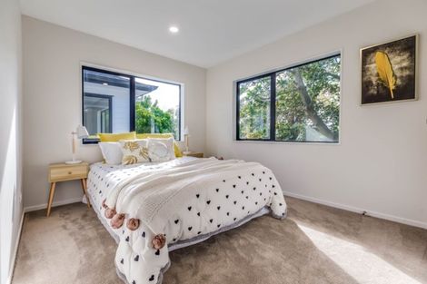 Photo of property in 1 Ti Kouka Place, Te Atatu Peninsula, Auckland, 0610