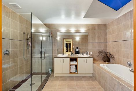 Photo of property in 3 Lupetti Rise, West Harbour, Auckland, 0618