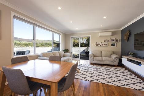 Photo of property in 15 Mascot Street, Tawa, Wellington, 5028