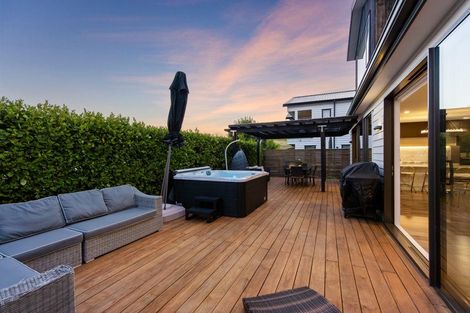 Photo of property in 17 Tawatawa Street, Long Bay, Auckland, 0630