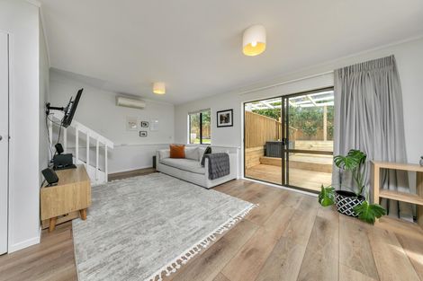 Photo of property in 2/77 Atkinson Road, Titirangi, Auckland, 0604