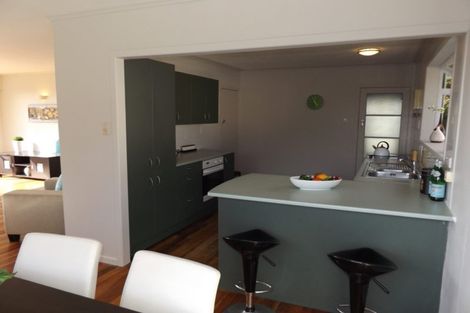 Photo of property in 6 Link Road, Newlands, Wellington, 6037