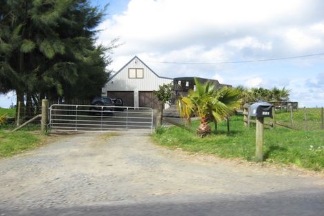 Photo of property in 131 Station Road, Kumeu, 0891