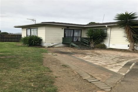 Photo of property in 4 Dungarvon Place, Clendon Park, Auckland, 2103