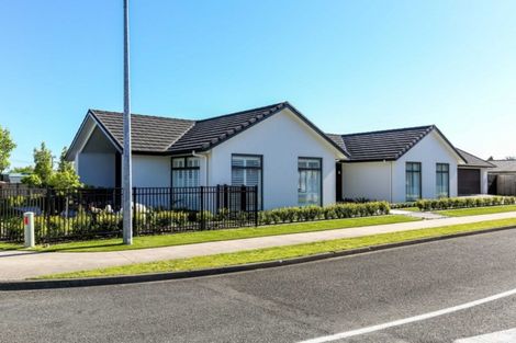 Photo of property in 1 Tupare Place, Highlands Park, New Plymouth, 4312