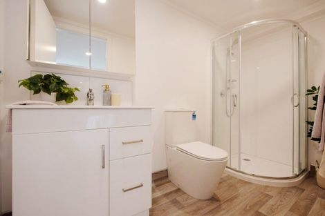 Photo of property in 135 Ruskin Road, Newlands, Wellington, 6037