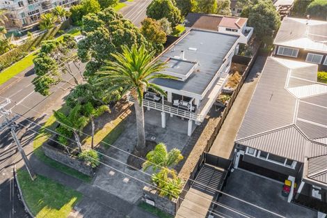 Photo of property in 1/2 Rothesay Bay Road, Rothesay Bay, Auckland, 0630