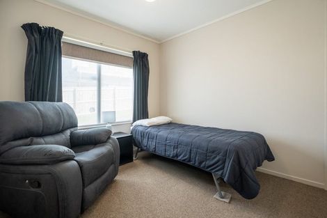 Photo of property in 1/13 Madigan Place, Glendene, Auckland, 0602