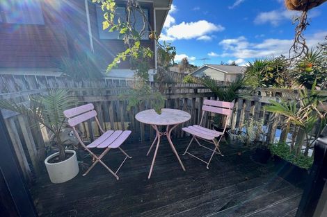Photo of property in 1/3 Fernlea Rise, Bayview, Auckland, 0629