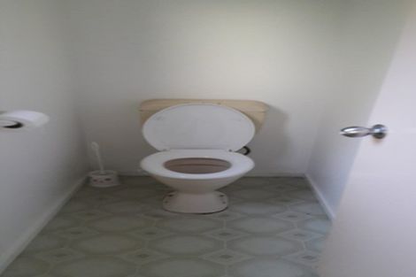 Photo of property in 2/523 Glenfield Road, Glenfield, Auckland, 0629