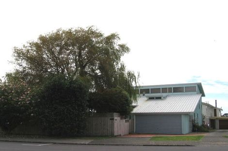 Photo of property in 1/977 Beach Road, Torbay, Auckland, 0630