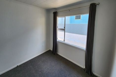 Photo of property in 82 Pioneer Road, Moturoa, New Plymouth, 4310