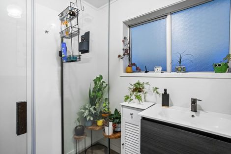 Photo of property in 3/29 Garelja Road, Henderson, Auckland, 0612