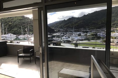 Photo of property in Oxleys Rock Apartments, 401/6 London Quay, Picton, 7220