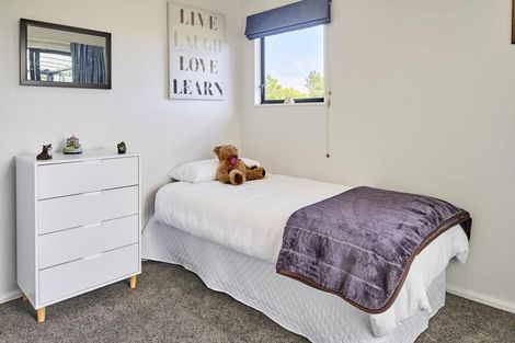Photo of property in 22 The Crowsnest, Whitby, Porirua, 5024