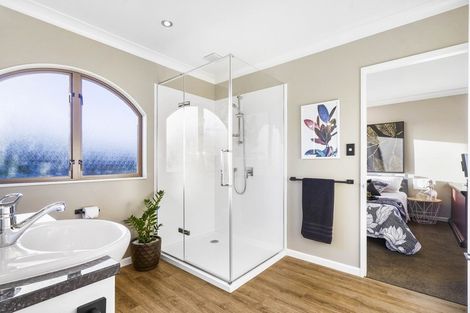 Photo of property in 12 Harrogate Place, Grandview Heights, Hamilton, 3200