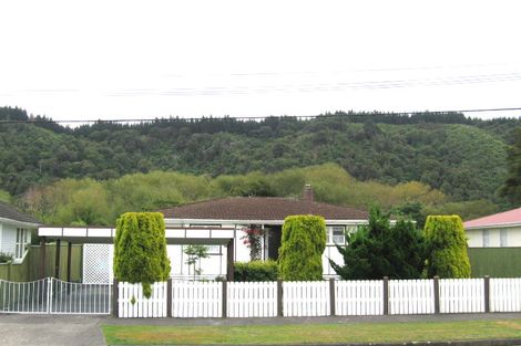 Photo of property in 15 Holdsworth Avenue, Trentham, Upper Hutt, 5018